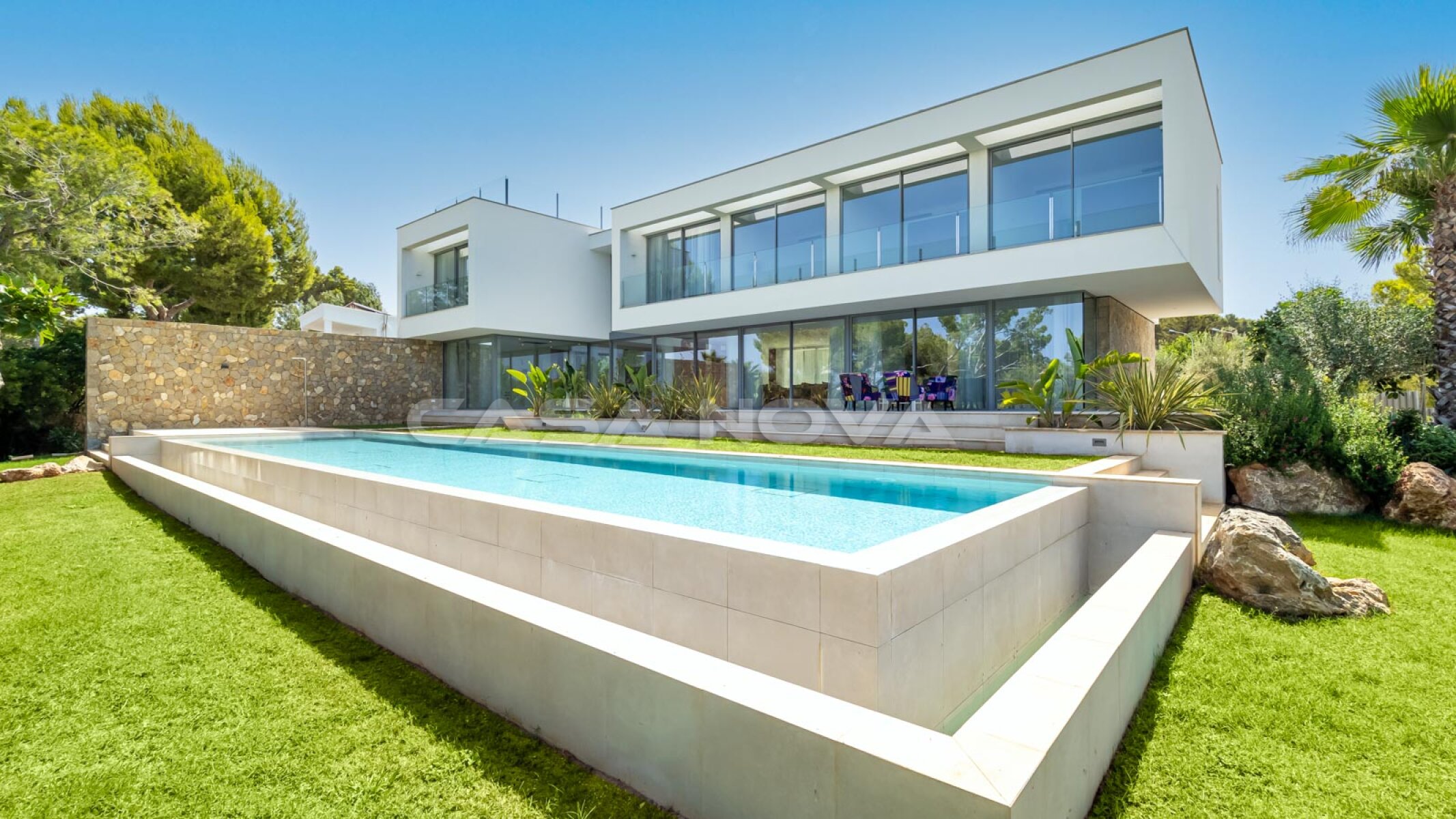 NUEVO PRECIO: Villa con una arquitectura impresionante