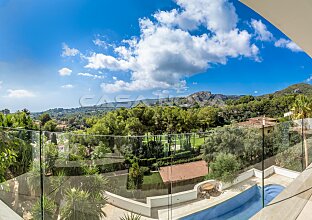 Ref. 2503106 | Impresionante villa con un diseño elegante y vistas parciales al mar