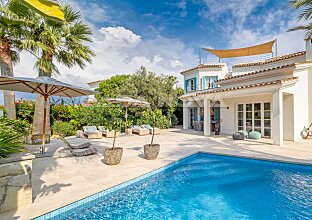 Ref. 2303128 | Exclusive: Imposing luxury oasis in sought-after villa area