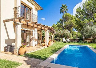 Ref. 2303141 | Sold by Casa Nova Properties! Villa with great character in 1st line to the golf course