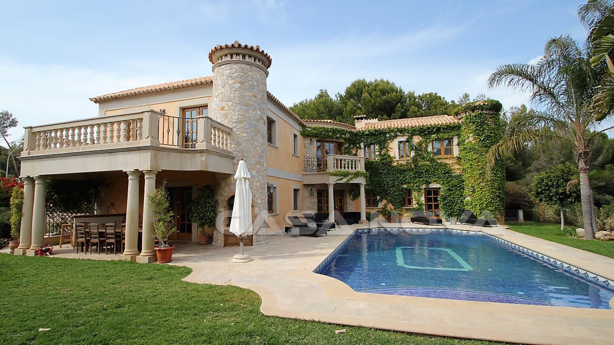 Immobilien Mallorca: Mediterrane Villa mit Naturstein-Elementen