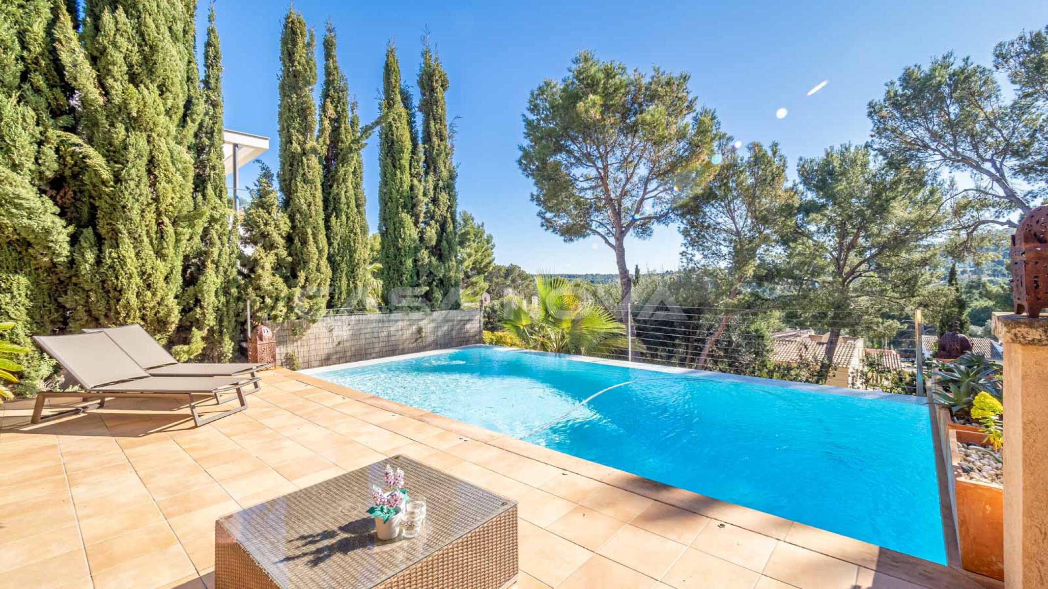 Harmonious south-facing villa with a very special charm