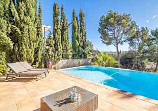 Ref. 2303190 | Harmonious south-facing villa with a very special charm