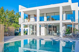 Modern sea view villa with holiday rental licence