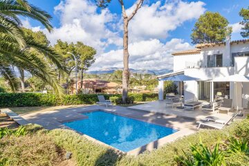 Modern family villa with holiday rental licence