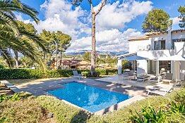 Modern family villa with holiday rental licence