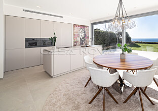 Ref. 2302253 | Villa de nueva construcción con vistas al mar en 1a línea de mar