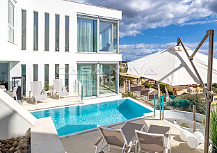 Ref. 2303201 | Pool area with sun loungers