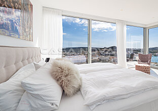 Ref. 2303201 | Bright master bedroom with a view