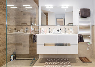 Ref. 1203202 | Badezimmer mit Handtuchtrockner