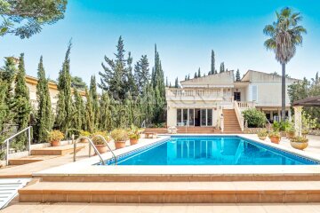 Majorca Villa with pool in exclusive residential area