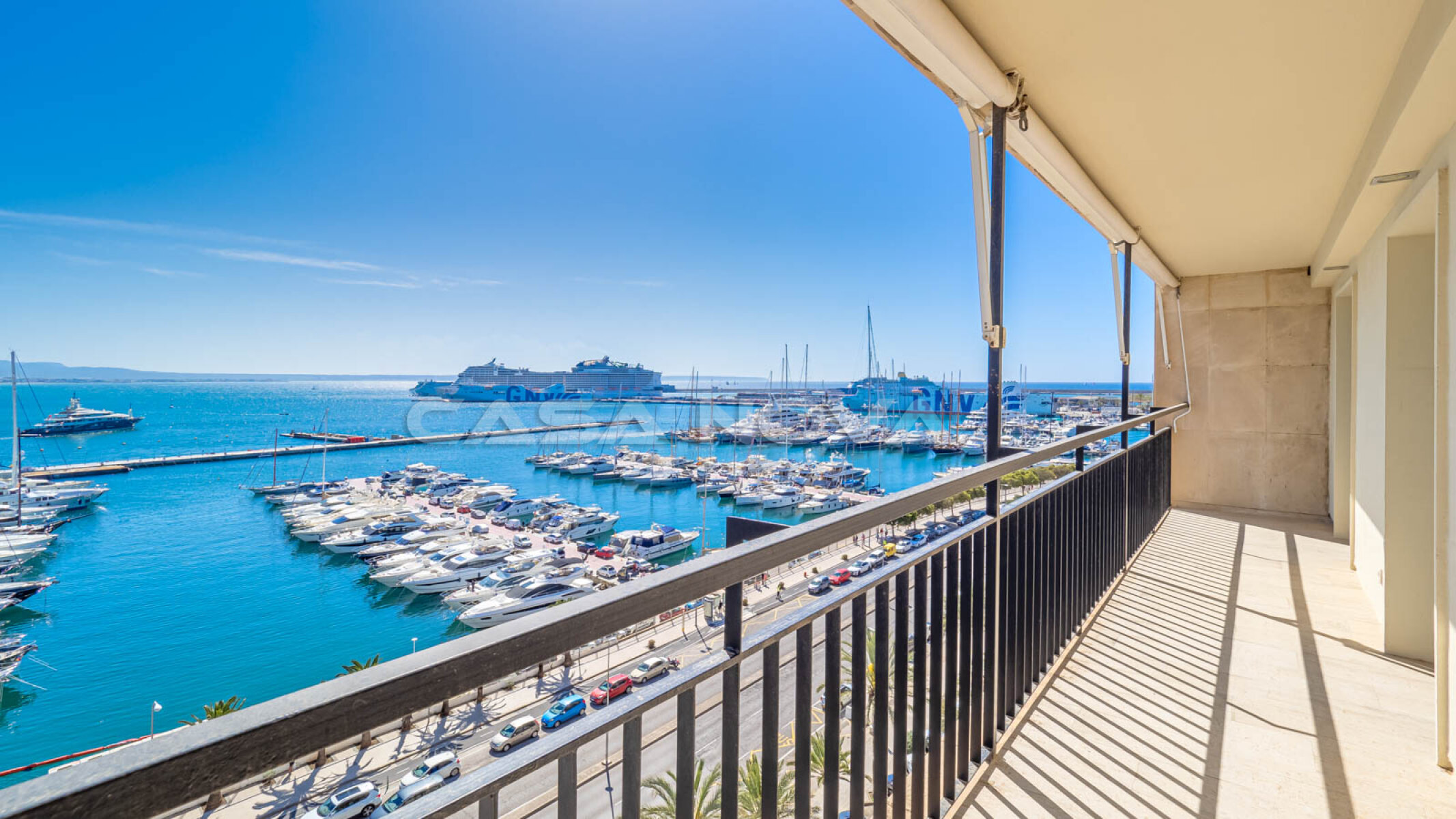 Modern harbor apartment with top view at Paseo Maritimo