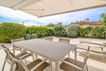 Moderna planta baja en un complejo residencial bien mantenido