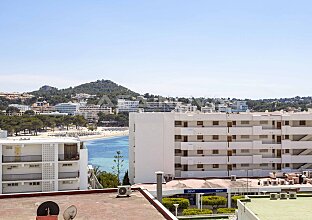 Ref. 1103225 | Beautiful views of the beach and mountains