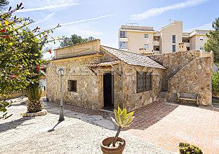 Immobilien Mallorca: Naturstein Villa in zentraler Lage