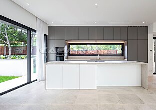Ref. 2403166 | State-of-the-art fitted kitchen with brand-name appliances