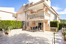Mallorca ground floor apartment with large terrace