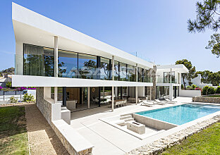 Ref. 2503013 | Ansicht auf Villa und Pool mit Feuerstelle