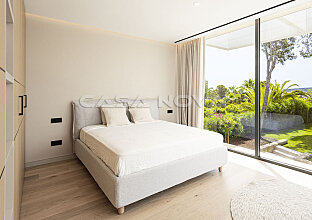 Ref. 2503013 | Helles Doppelschlafzimmer mit Pool- und Gartenblick
