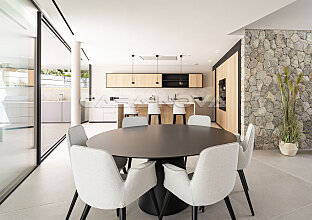 Ref. 2503013 | Großflächiges Wohn-Esszimmer mit offener Einbauküche