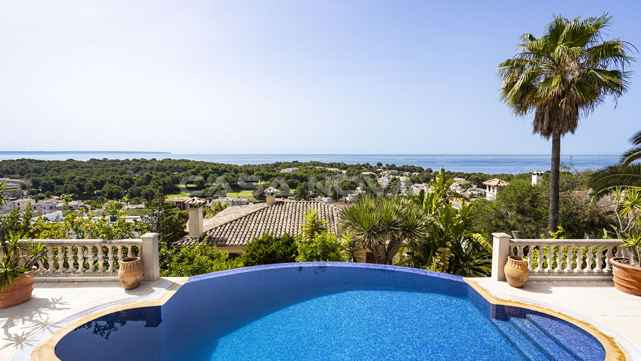 Wundervoller Aussblick ber die Landschaft und das Meer