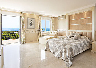 Ref. 2303247 | Delightful double bedroom with sea view