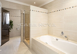 Ref. 2303247 | Bright bathroom with bath and shower