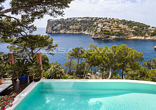Ref. 2403251 | Panoramic view of the sea and the bay
