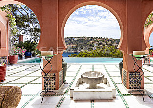 Ref. 2403251 | Terraza exterior a la piscina de estilo marroquí