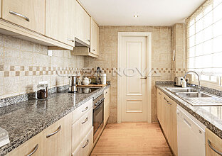 Ref. 1203256 | Bright fitted kitchen with electrical appliances