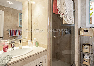 Ref. 1203257 | Helles Badezimmer mit Fenster