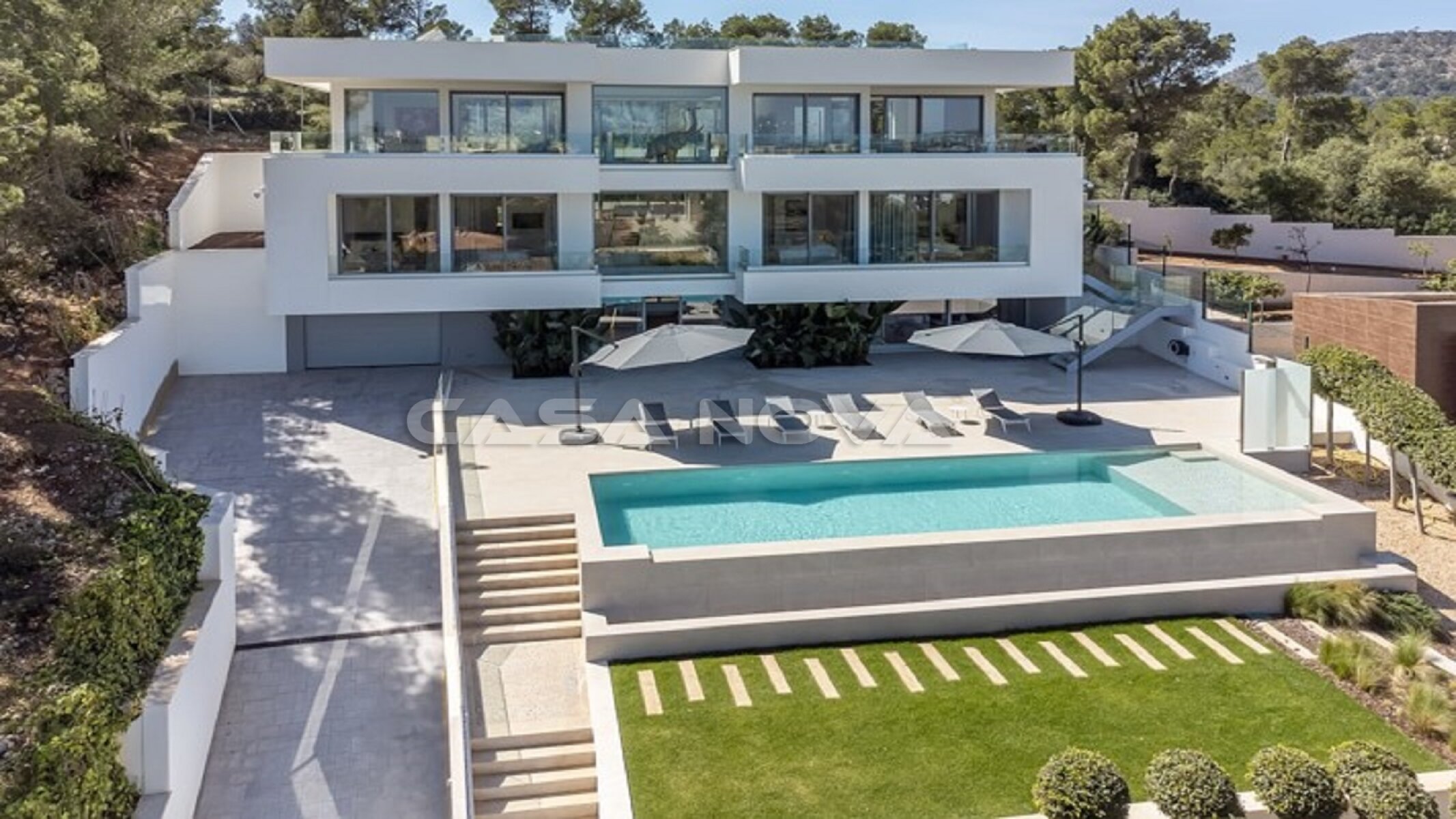 Designer villa with panoramic views to the sea