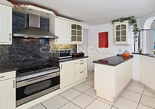 Ref. 2503260 | Open fitted kitchen with electrical appliances