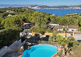 Ref. 2503260 | Vista de la piscina y la bahía de Santa Ponsa