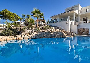 Ref. 2503261 | Gran piscina con jardín mediterráneo