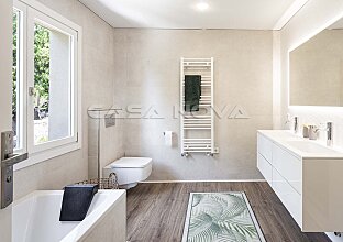 Ref. 2503255 | Modernes Badezimmer mit Badewanne