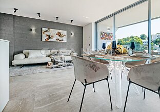 Ref. 1203174 | Bright living-dining area with balcony