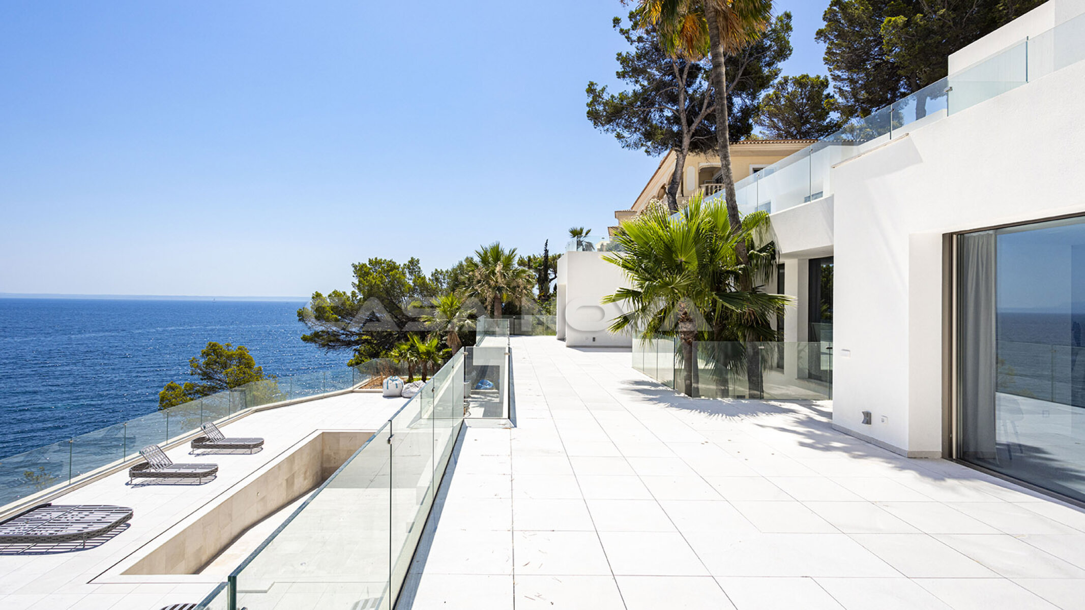 Nueva villa Mallorca en 1� l�nea de mar y con vistas panor�micas