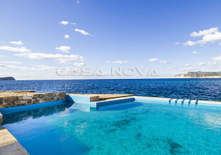 Ref. 1103265 | Refreshing communal pool with sea access