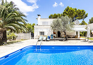 Ref. 2603266 | Mediterranean villa with pool in quiet residential area