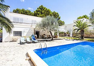 Ref. 2603266 | Refreshing pool surrounded by sun terraces