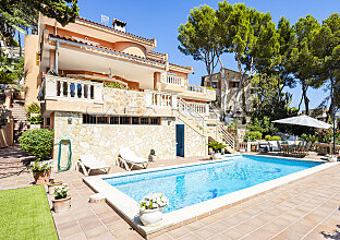 Idyllic Mallorca villa with pool in quiet location