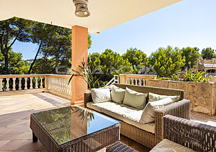 Ref. 2403269 | Überdachte Chillout- Terrasse mit Blick ins Grüne