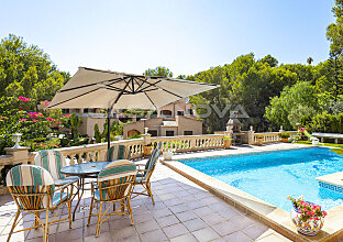 Ref. 2403269 | Sun terrace with dining area and swimming pool