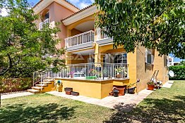 Triplex- detached villa in lovely community with pool