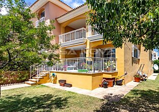 Ref. 2303236 | Triplex- detached villa in lovely community with pool