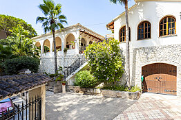 Mediterranean villa with lots of charm and privacy