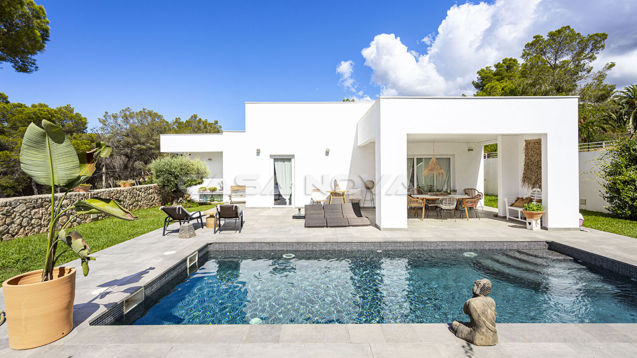 New contemporary modern villa in sought after location