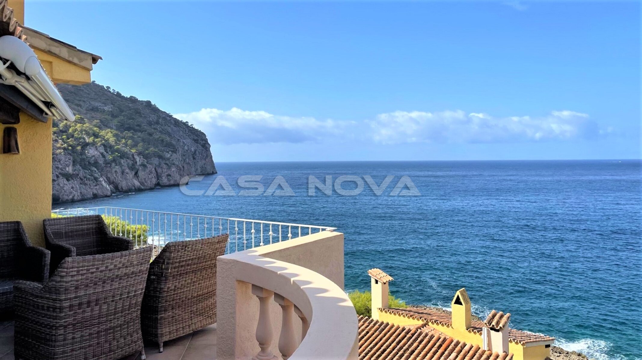 Sea view flat in 1st sea line