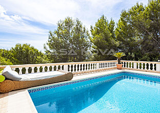 Ref. 2403280 | Refrescante piscina con terrazas para tomar el sol